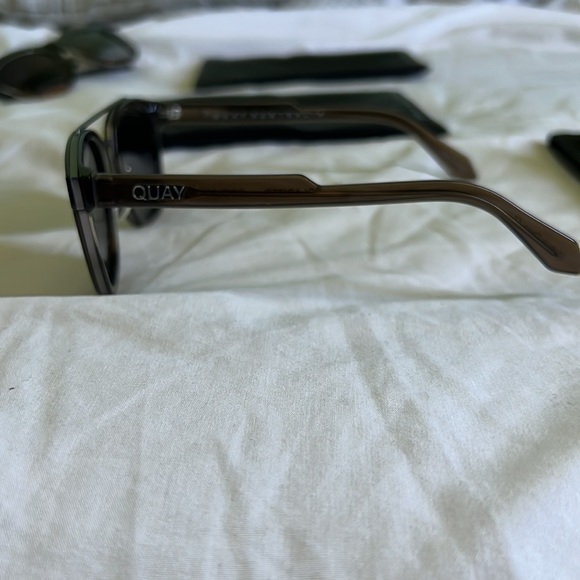 Quay sunglasses with case - Picture 3 of 5